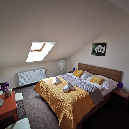 Hotel U Cisare Ii